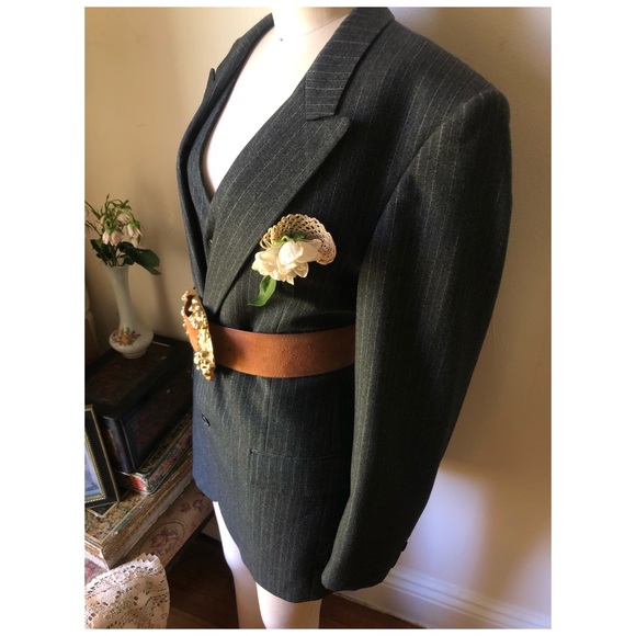 Yves Saint Laurent Vintage Grey pure wool pinstripe blazer and vest - Picture 4 of 15